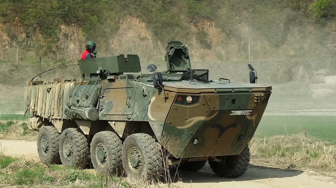 현대로템 백호란? 차륜형장갑차 모델 2가지