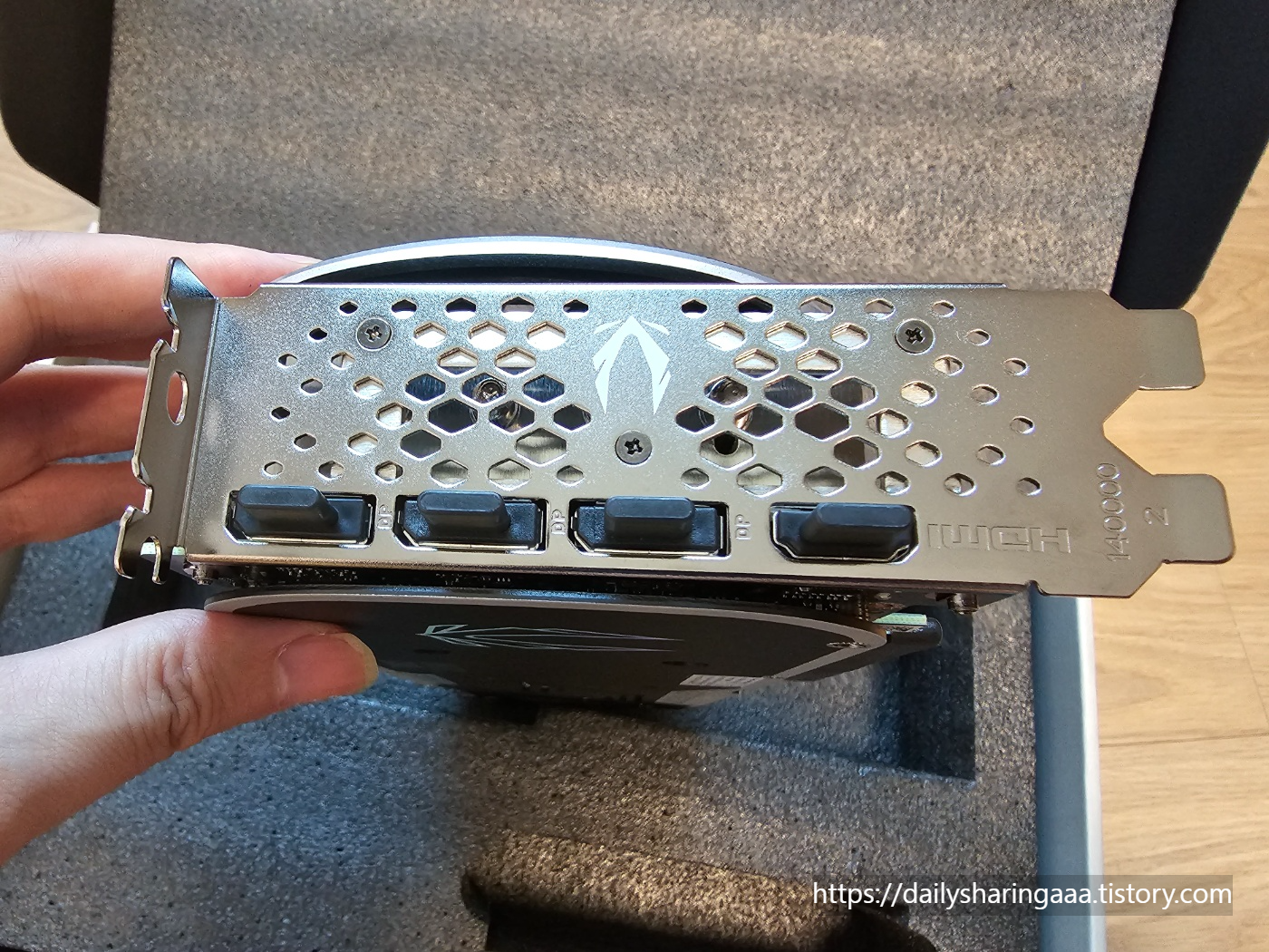 ZOTAC_RTX4070Ti_Trinity_OC_D6X_12GB_외형4