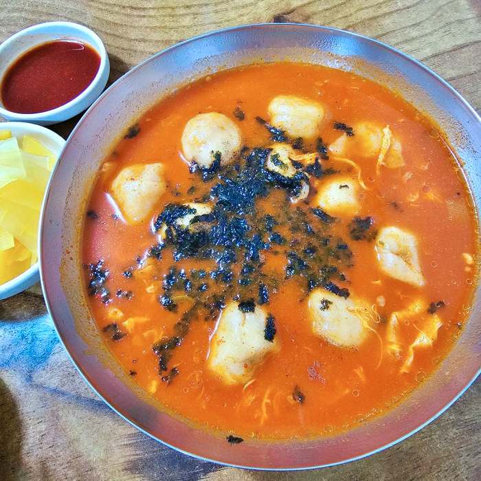 생방송 오늘저녁 청주 무심천 벚꽃길 서문시장 고추만둣국 맛집