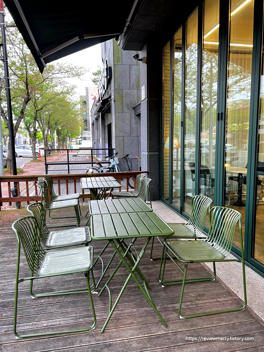 외부 테라스 자리