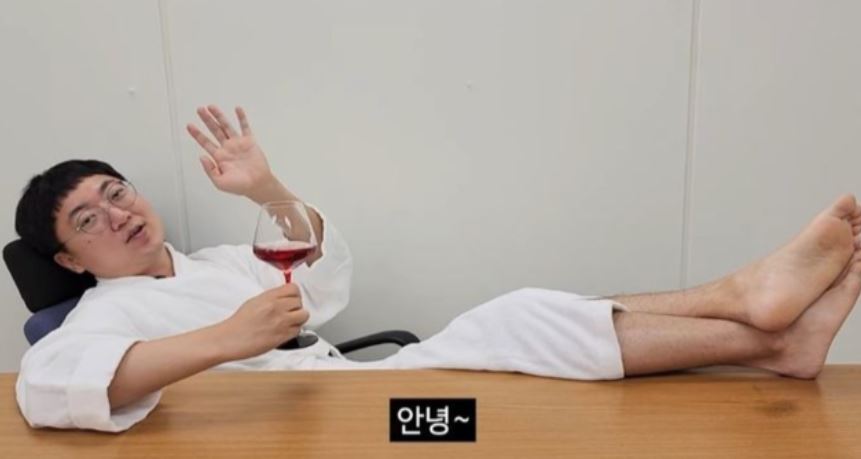 충주맨 김선태 공무원 사직 연봉 나이 직업 학력 와이프 자녀와 새로운 시작 프로필