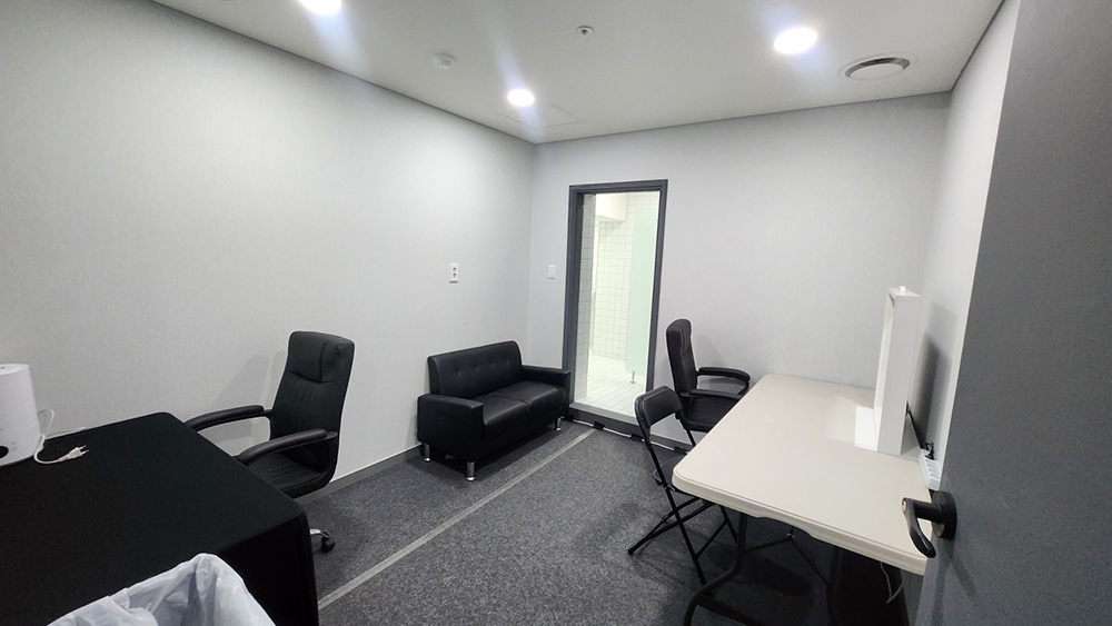 명화라이브홀 지하 1층 대기실