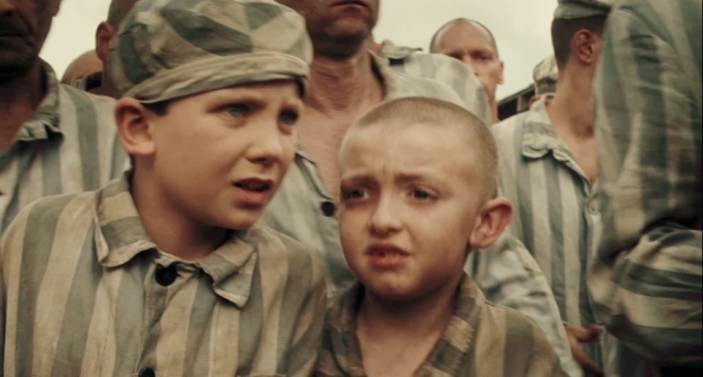 <줄무늬 파자마를 입은 소년> 영화 한 장면