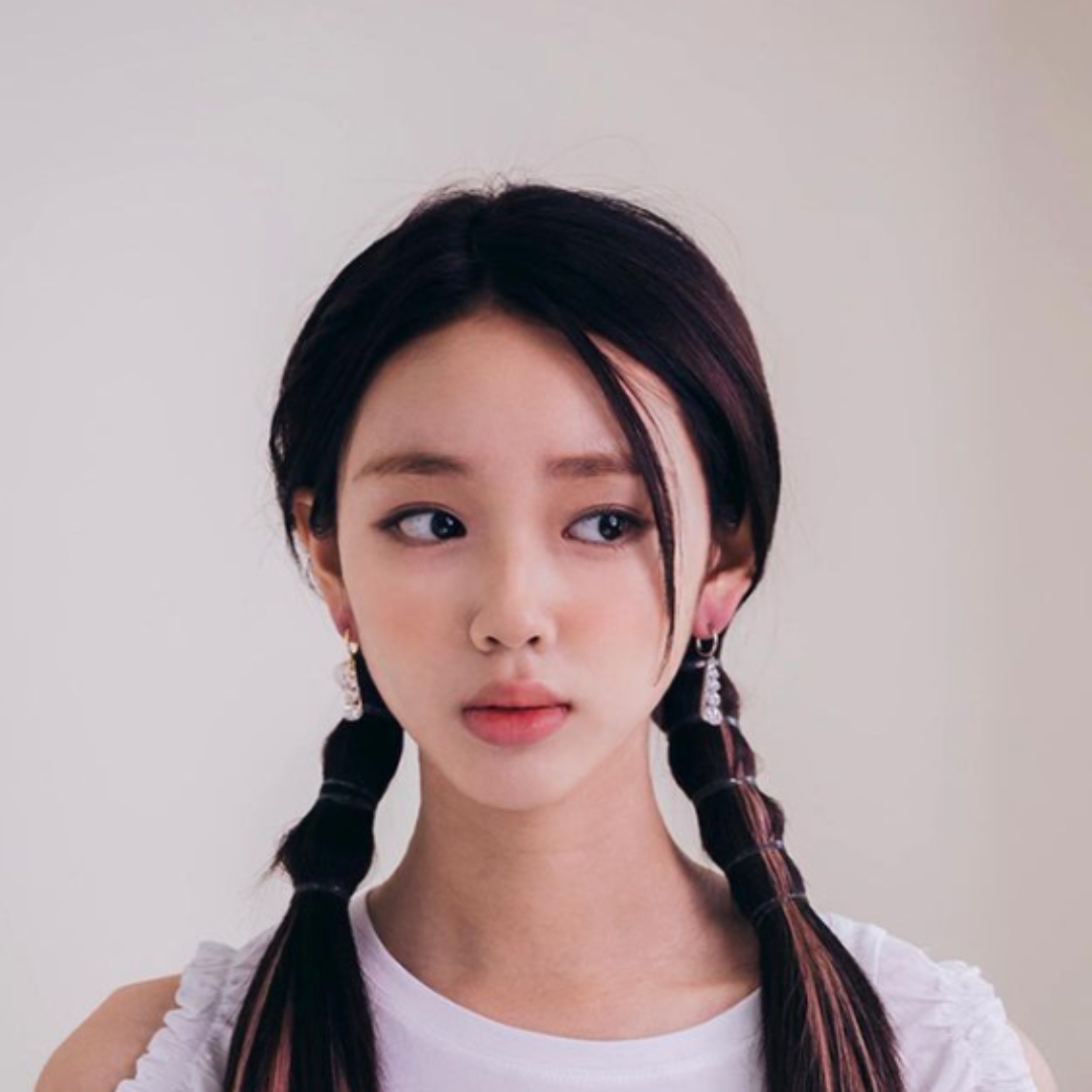 김지영-양갈래-머리한-모습