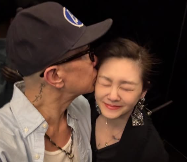 이 사진은 구준엽님 과 서희원 님의 사랑스러운 모습의 사진으로 구준엽님의 인스타크램의 캡쳐본입니다.