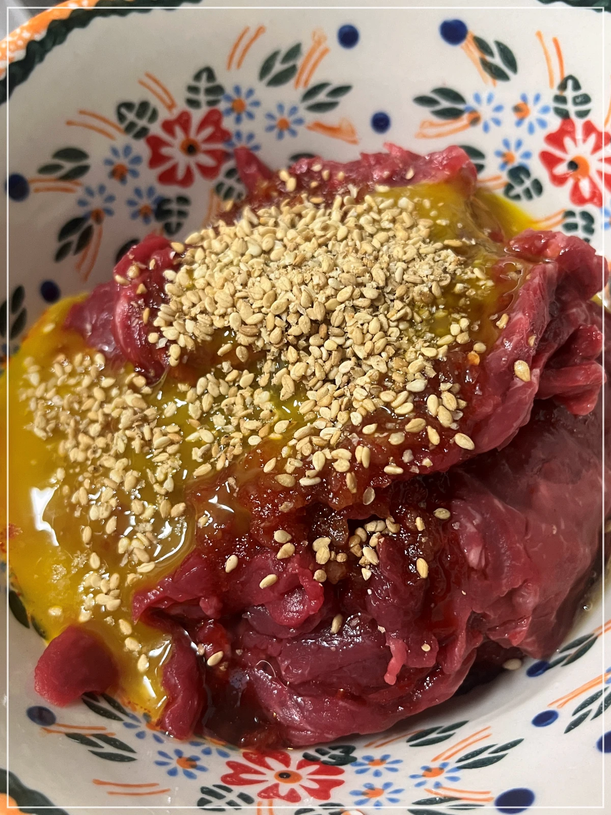 육회-양념-달걀-깨