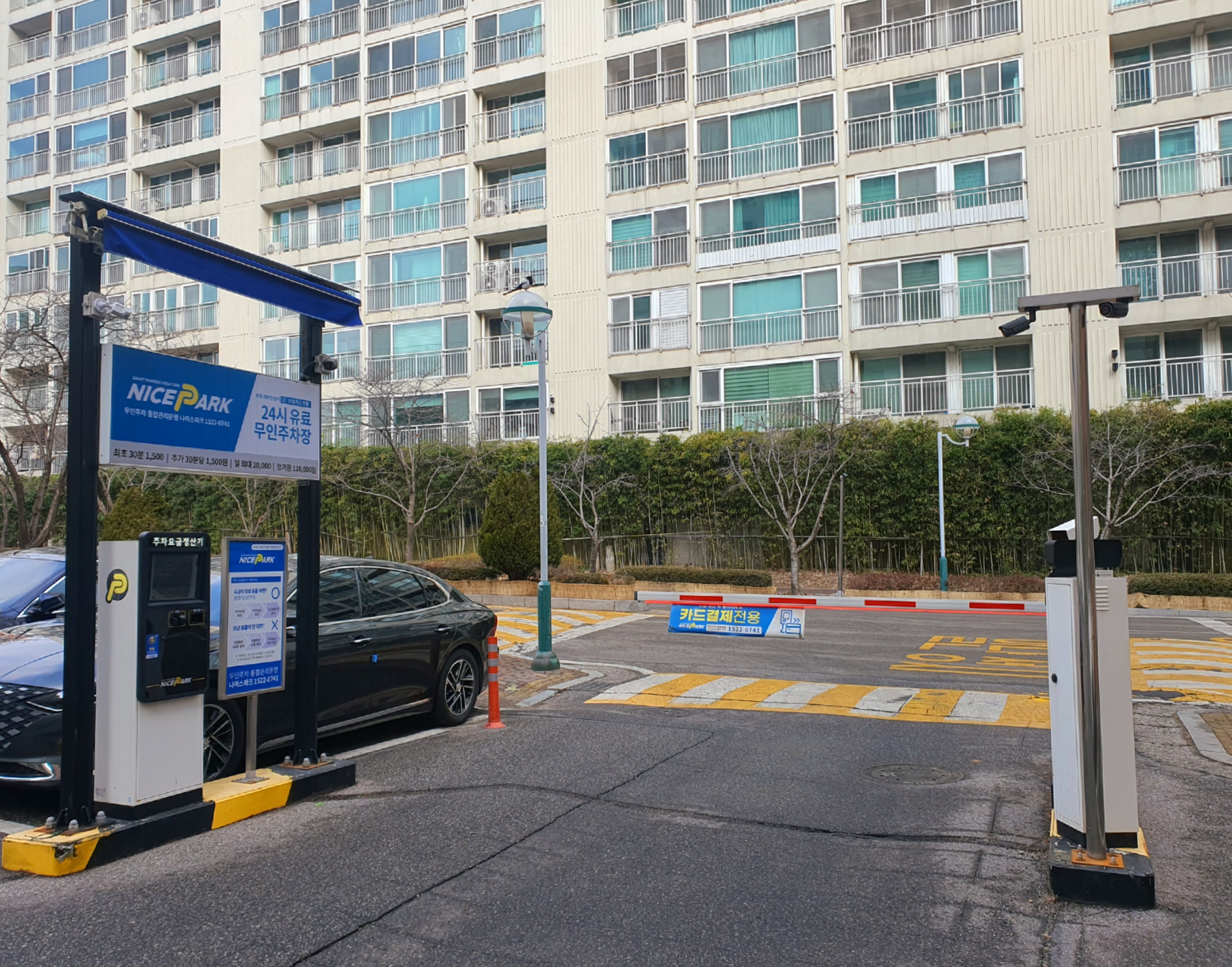 무인-주차장은-인건비를-절감합니다.