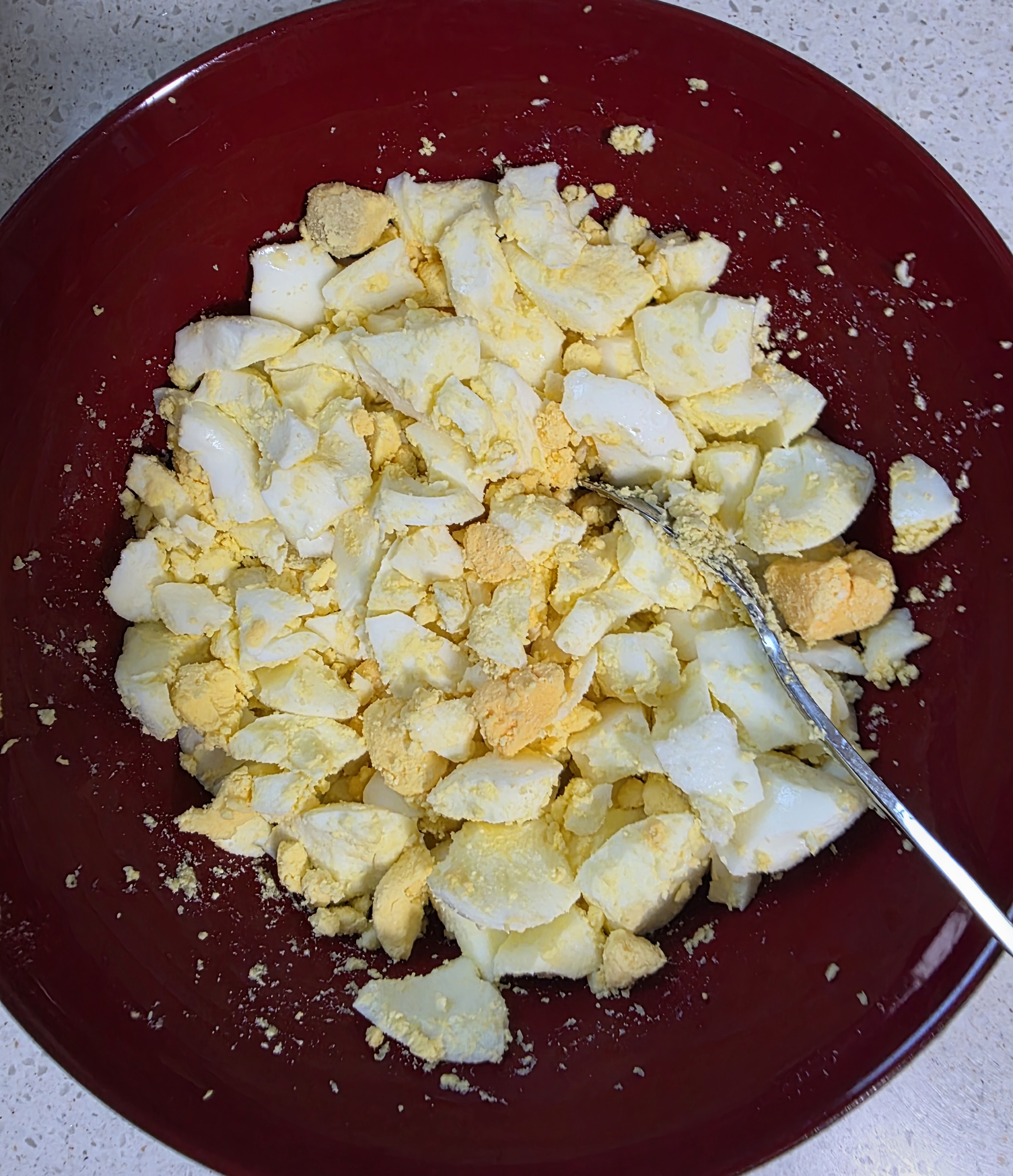 계란도-으깨줍니다.