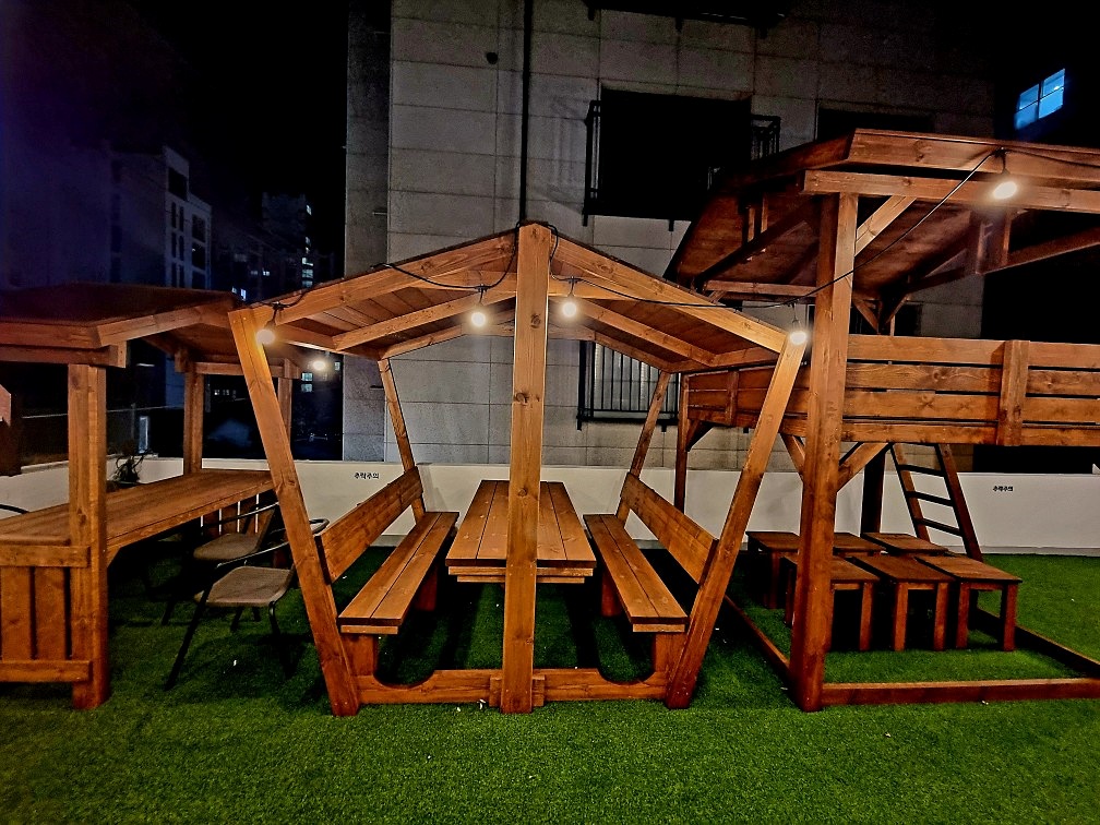 서울 북카페 맨홀커피 웨스턴 책방 – 영등포에서 즐기는 미국 서부 크리스마스 감성