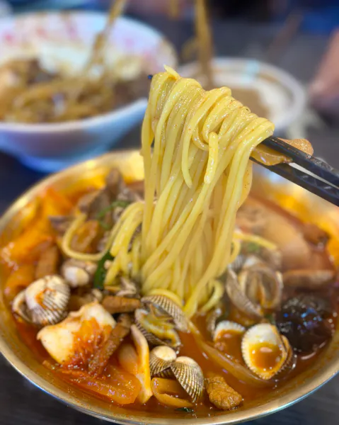 기다려야 제맛 꼬막 짬뽕
