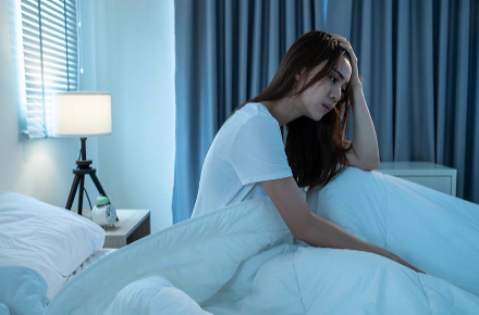 피곤한데도 잠을 못 이루는 이유