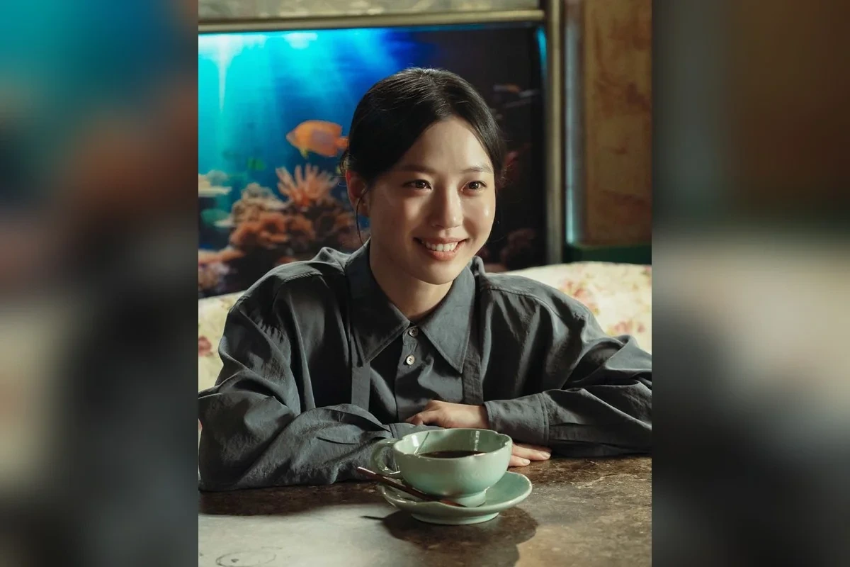 넷플릭스 꿀알바 고민시 연주 다방 장면 스틸