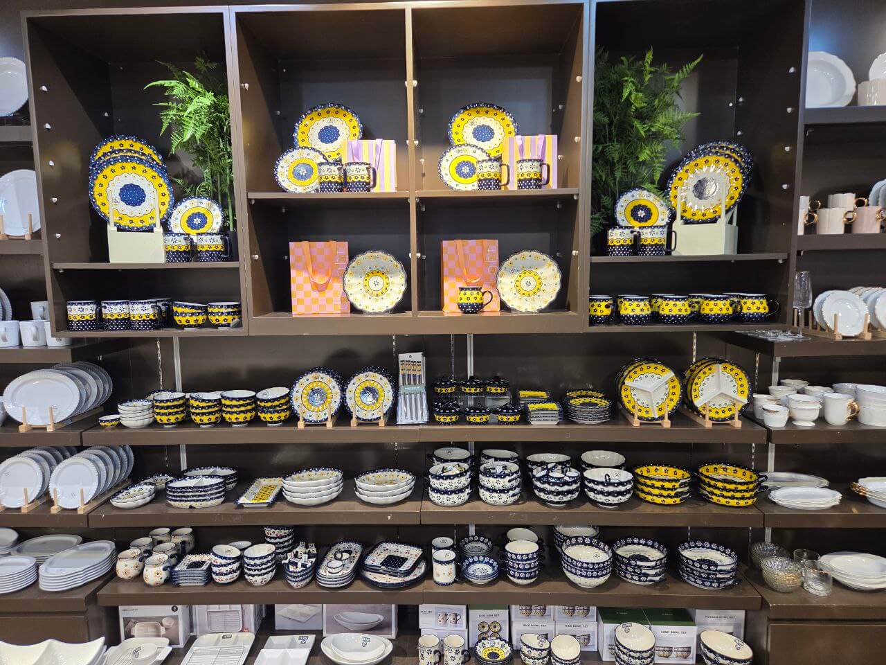 모던하우스 종류별 그릇과 감성 가득한 추천 소품