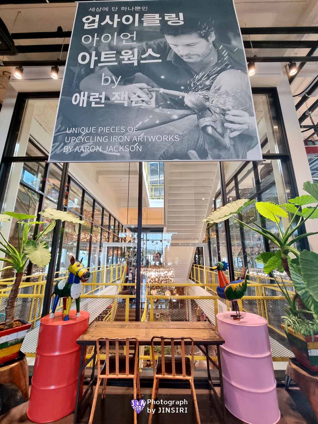 ๊นํฌ ์์ด ๋ณตํฉ๋ฌธํ๊ณต๊ฐ ๋ํ ๋ธ๋ฐ์น ๋ฒ ์ด์ปค๋ฆฌ ์นดํ 55๊ฐค๋ฐ