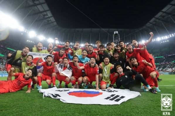 한국축구국가대표팀이-기뻐하고있다