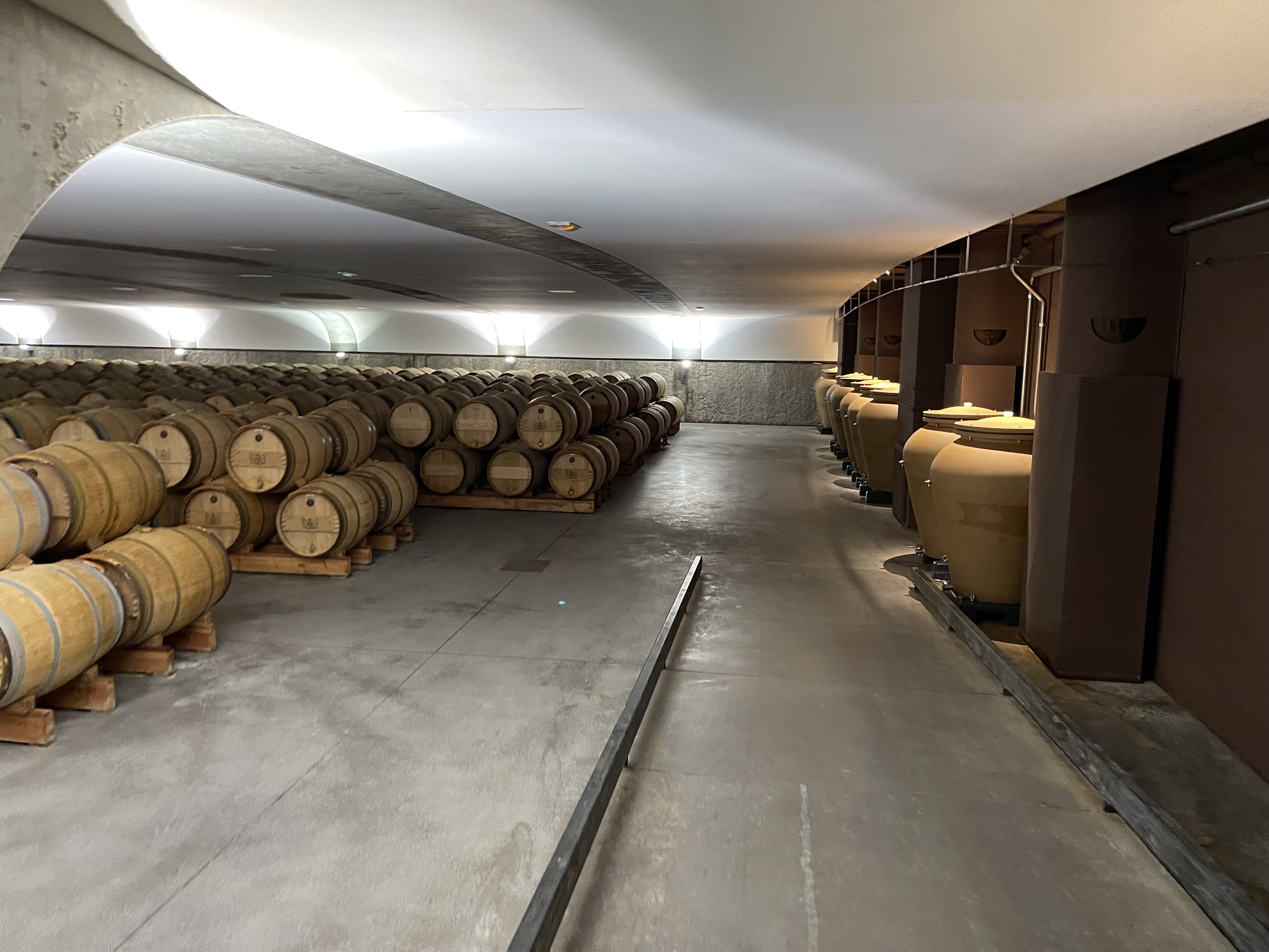 Château Pichon Baron 2번 숙성 창고 테라코타 항아리