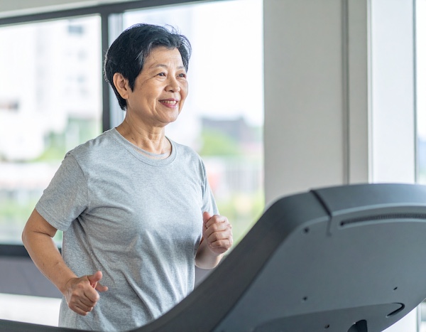 국민체력100체력인증센터 운동하는 어르신