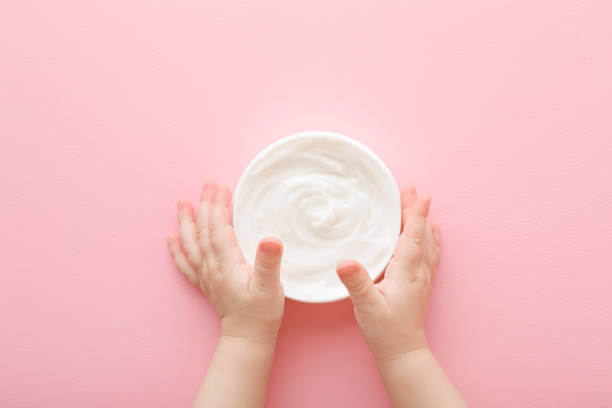 콜로디온 베이비, 층판비닐증이라는 이름은 생소하지만, 이 질병은 태어난 아기들 중 드물게 발생하는 특이한 피부 질환입니다. 이 피부 질환은 특이한 증상들과 함께 새로운 부모들을 놀라게 하고 있으며, 이에 대한 정보와 치료법이 필요합니다.