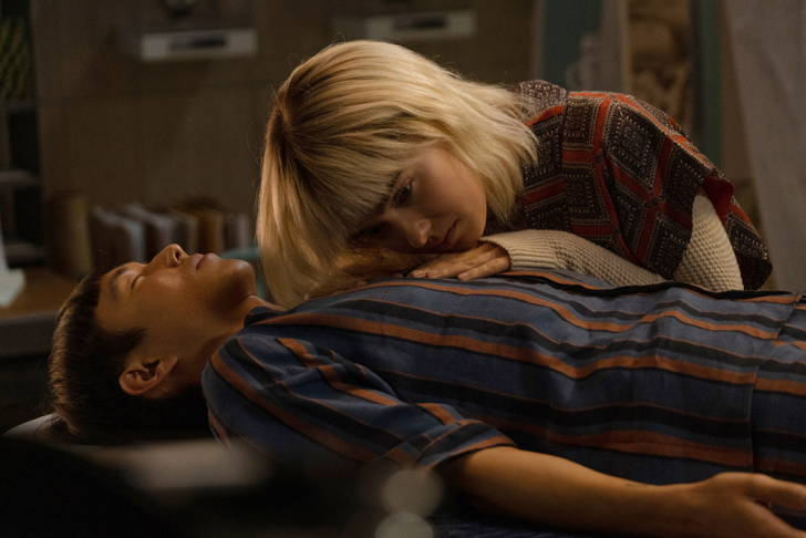 누워있는-양과-기대는-에이다