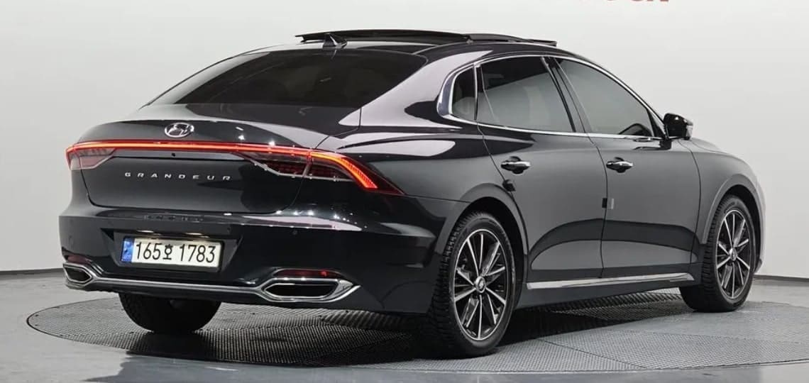 현대 그랜저 IG 중고차 블랙 색상 후측면