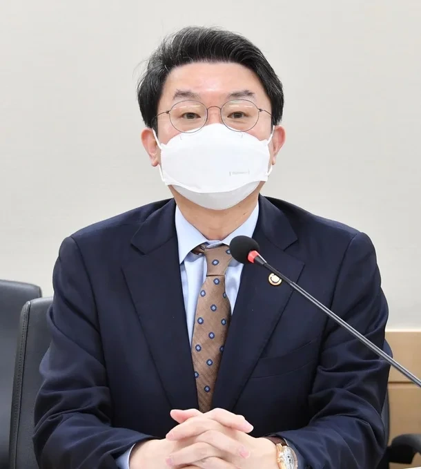 이억원 차관 경력