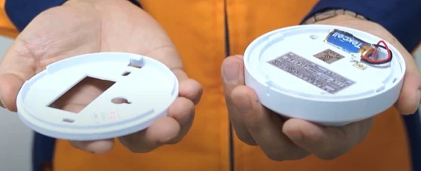 단독형감지기를 준비(출처 &ndash; 소방청TV)