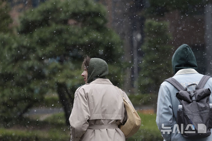 눈&middot;비&middot;강풍&middot;쌀쌀한 날씨 [뉴시스Pic]