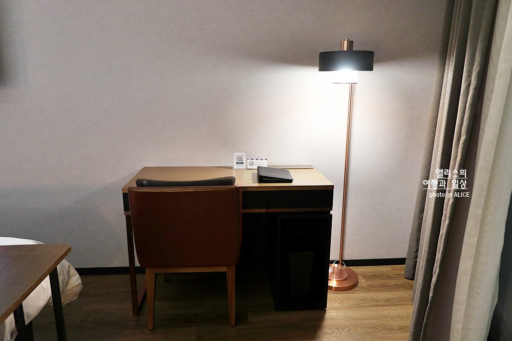 머큐어 앰배서더 서울 홍대 슈페리어 디럭스 킹베드 룸 꼼꼼 후기