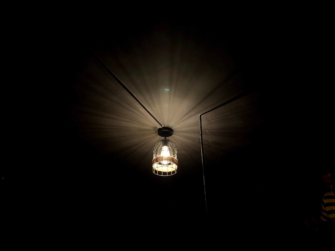 'light'