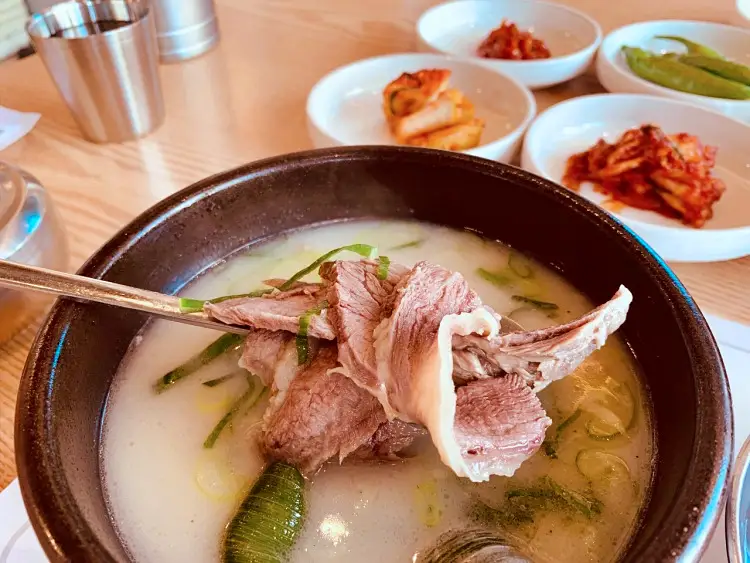 전국 택배 온라인 전화 주문 가능 가마솥에 3일간 푹 고은 한우 사골 곰탕, 매콤 칼칼한 곱창전골, 매운 소곱창 갈비찜 맛있는 식당 여주 여주아울렛 맛집 서민갑부 388회 방송 정보