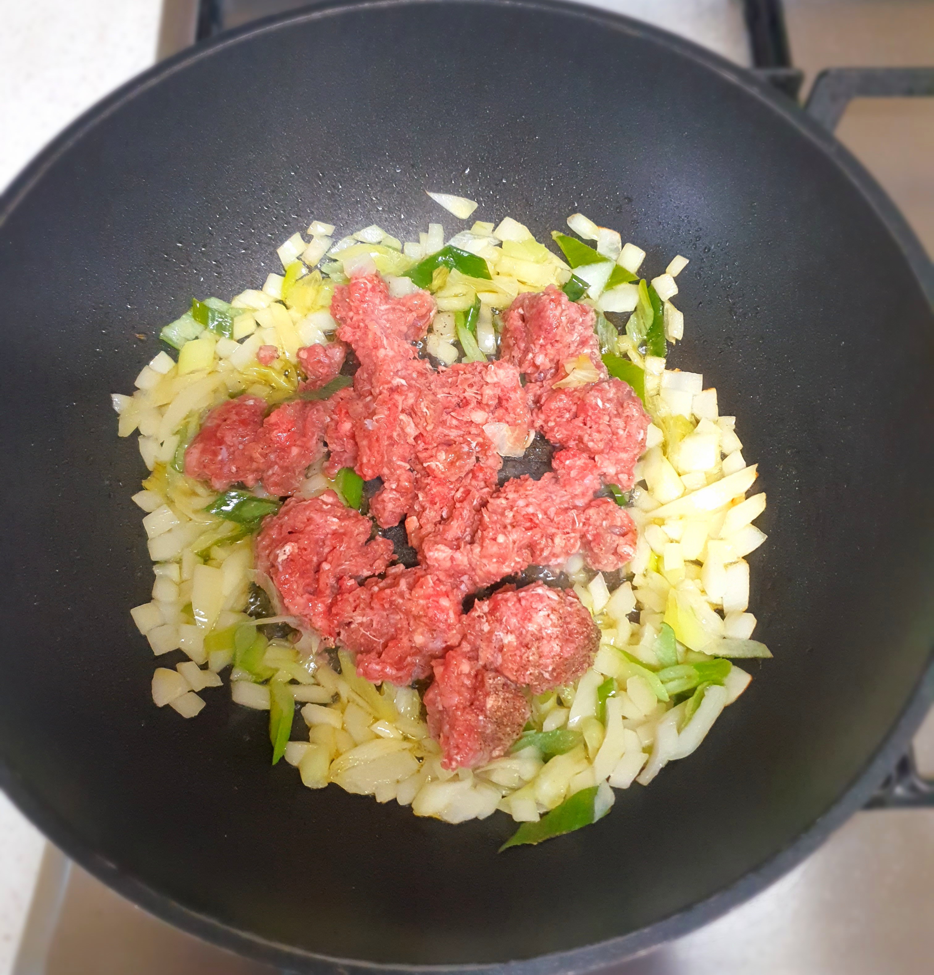 다진-소고기를-잘-익힙니다.