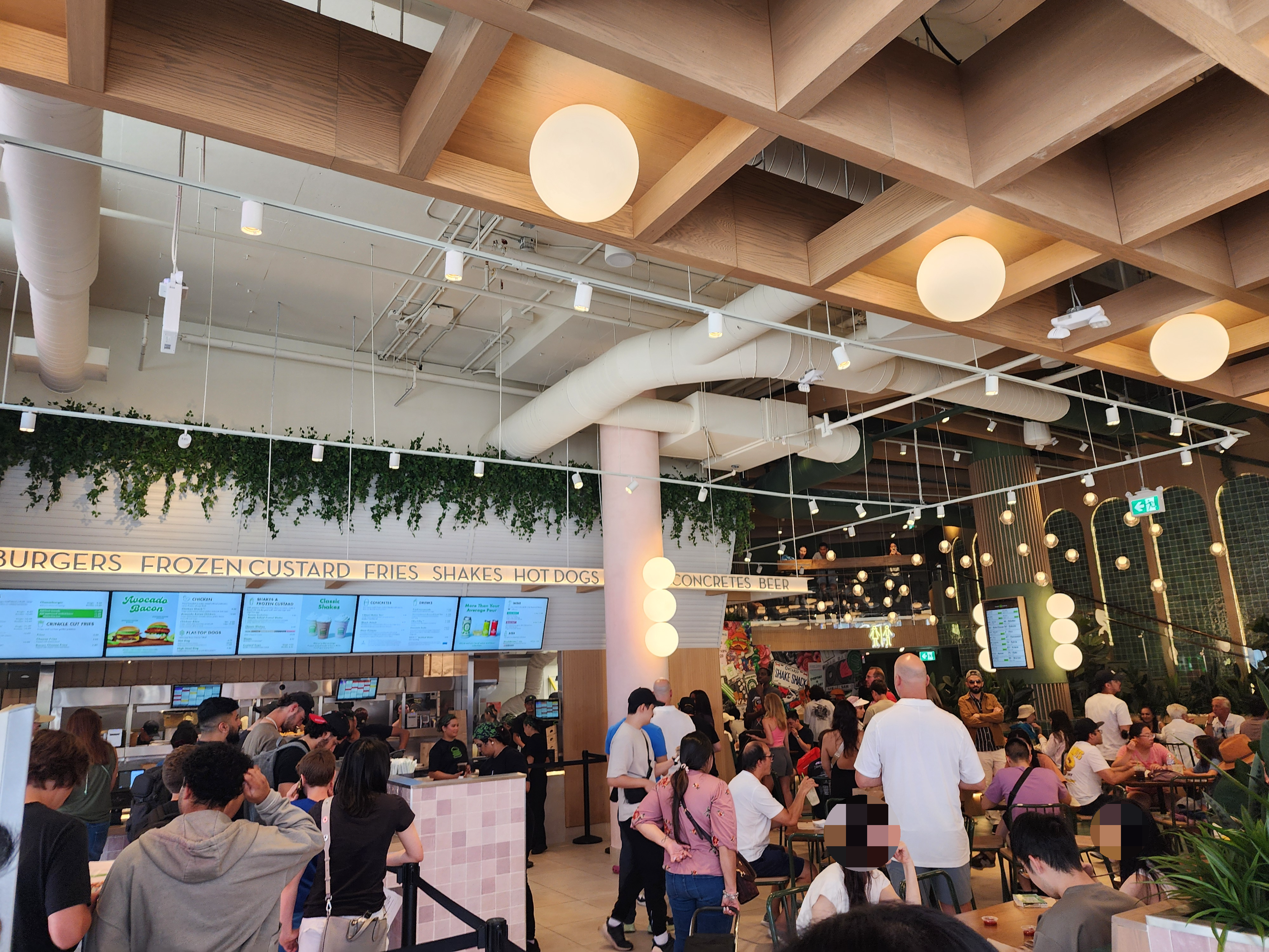 Toronto Shake Shack Burger / Yonge &amp; Dundas