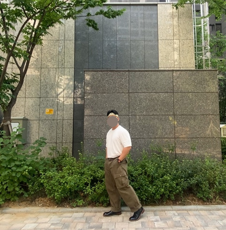 데일리룩(2024. 8. 4.) 하바행크 클래식 페이슬리 반다나, 무신사스탠다드 쿨탠다드 반팔 티셔츠, 프리즘웍스 와이드 카고 팬츠, 헬로헬 스퀘어 남자 엔지니어부츠 웨스턴부츠