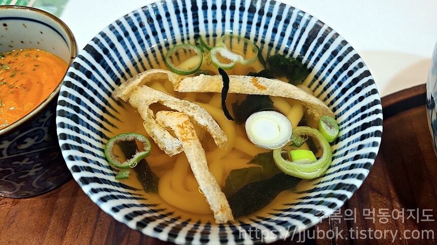 백소정-돈가스-밑반찬-미니우동