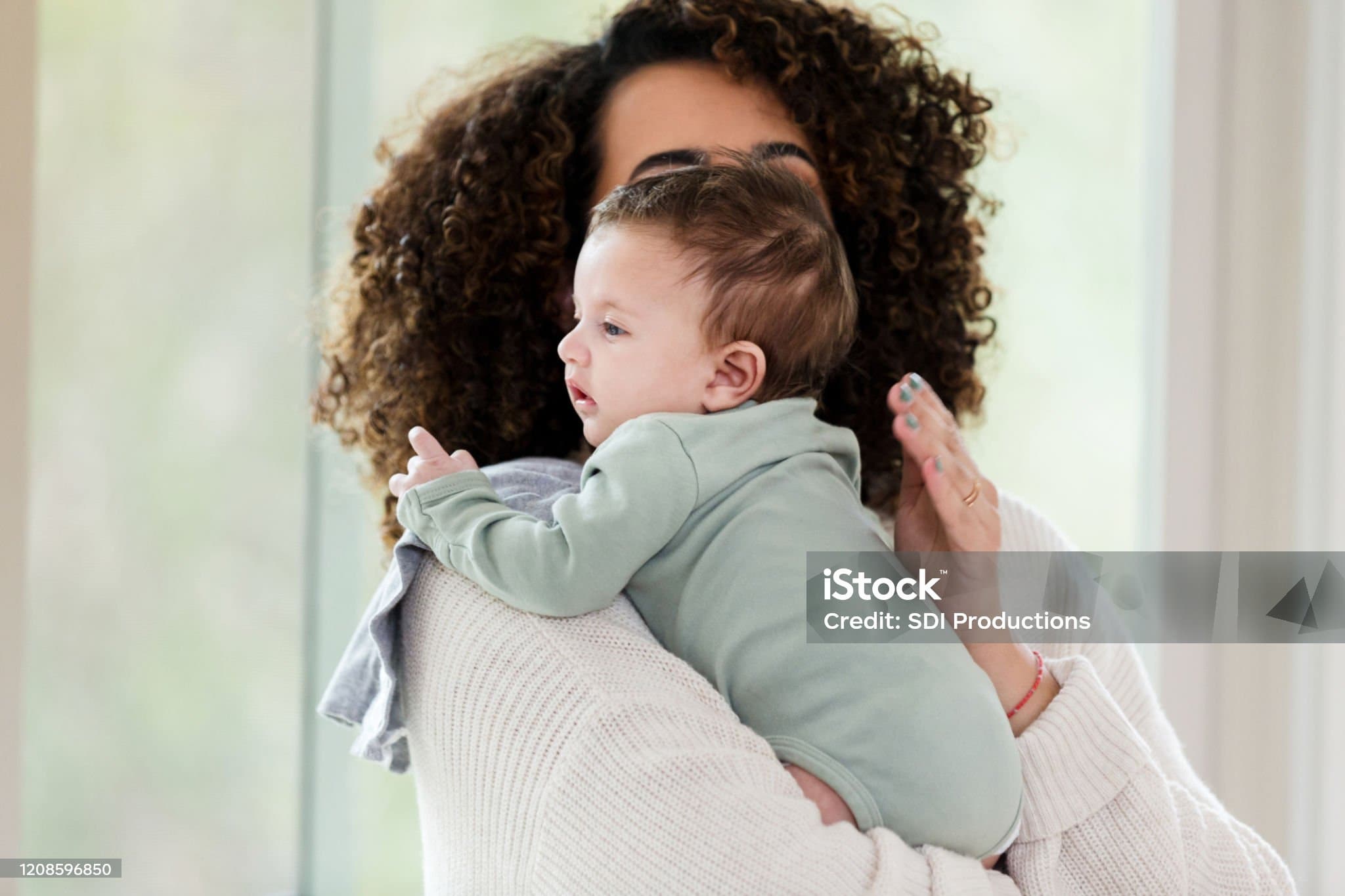 아기가 자주 토해요 — 생리적 역류 vs 건강 이상 구별법