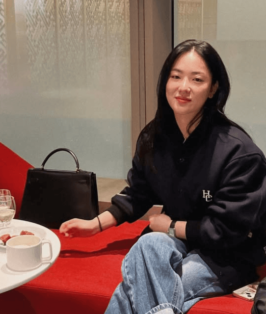 전여빈 프로필 (2025영화 검은 수녀들 미카엘라 역) 시선 집중