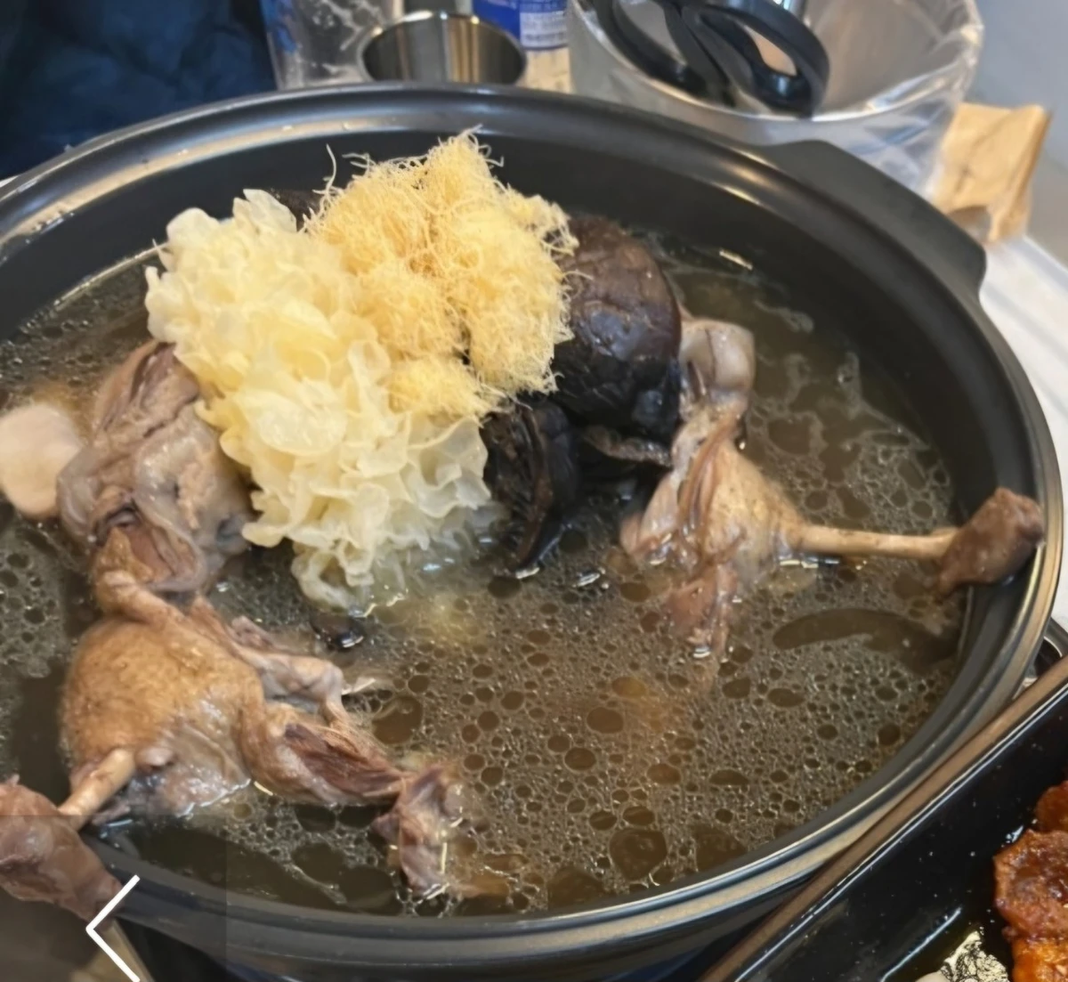 산에서 온 삼계탕과낙지 - 흑계탕