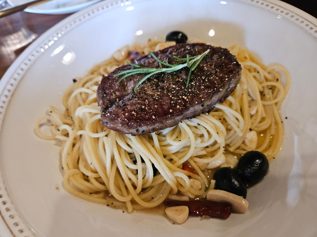 하도핑크 부채살 스테이크 오일 파스타