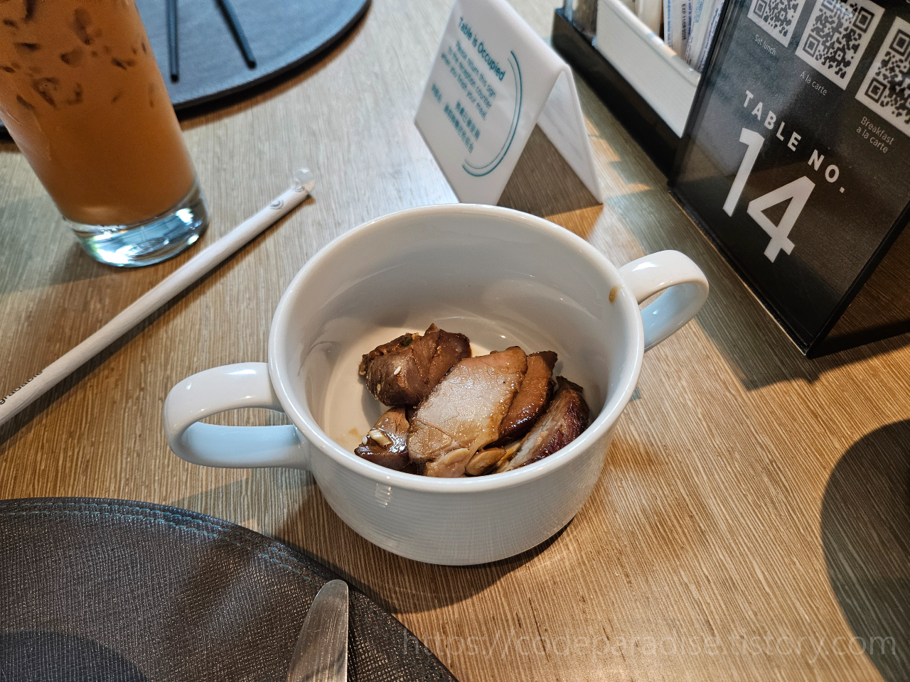 ํธํ
์ฌ์ง