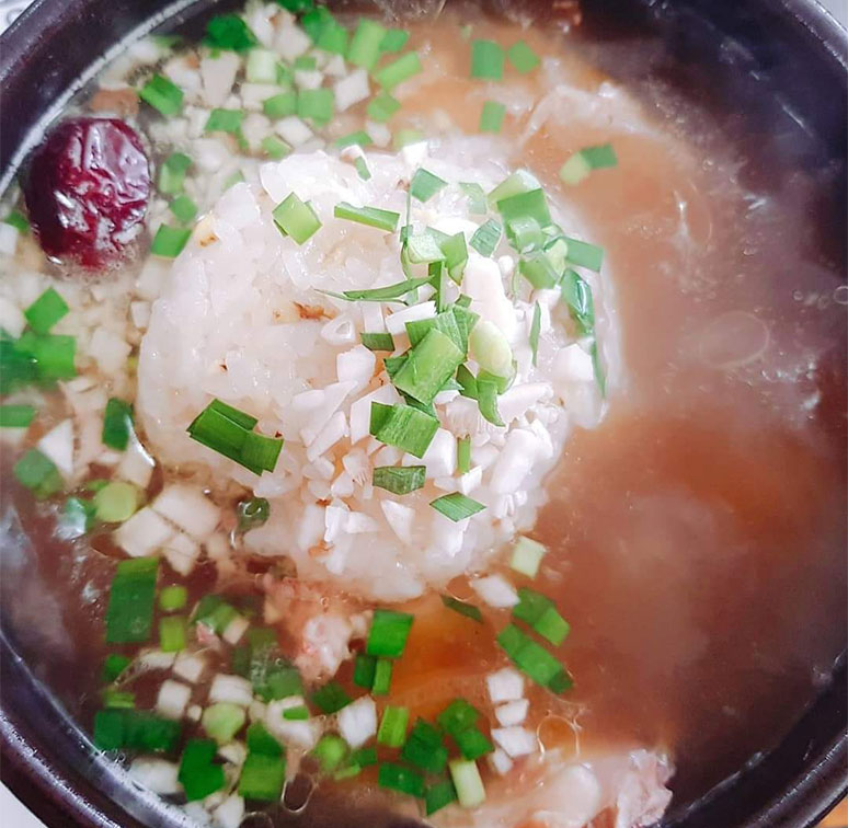 식당에서 먹은 삼계탕