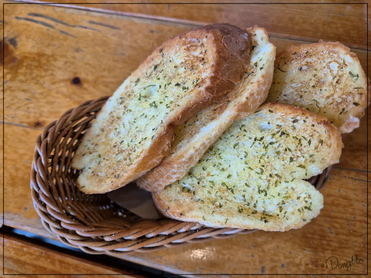 가족과-주말-나들이-가기-좋은-경기도-근교-맛집-로즈마리노-식전-마늘빵