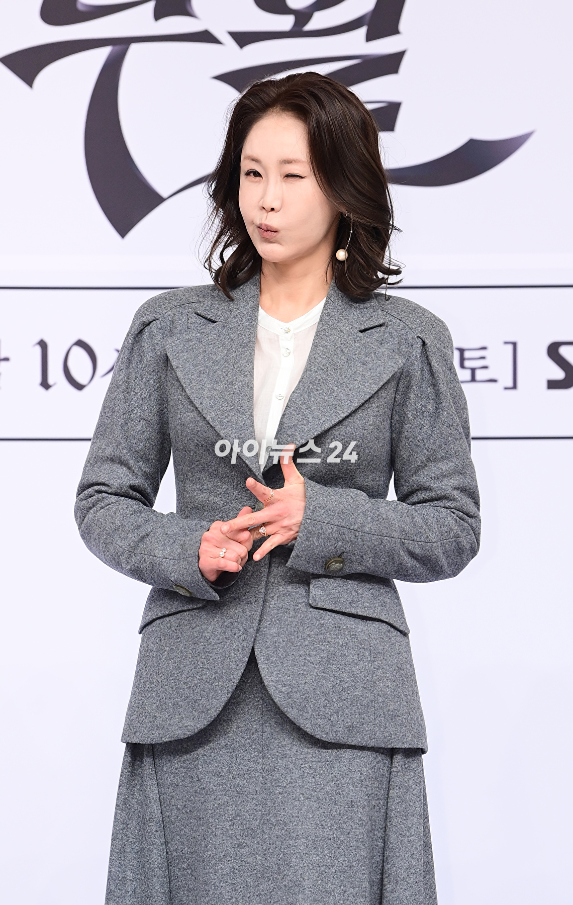 배우 신은경이 27일 오후 서울 양천구 목동 SBS에서 열린 SBS 새 금토드라마 &#39;7인의 부활&#39; 제작발표회에 참석하고 있다. [사진=정소희 기자]
