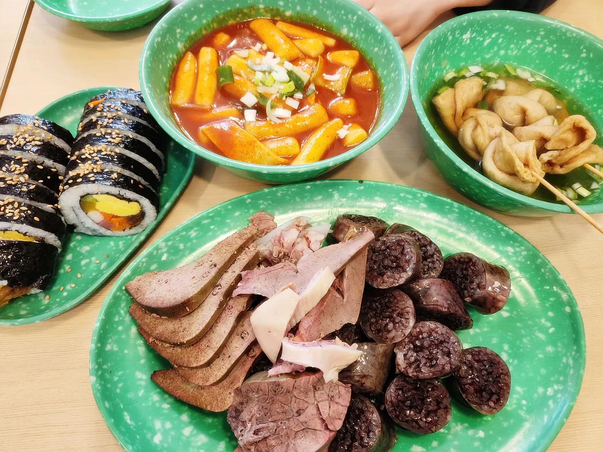 김밥-떡볶이-어묵-순대