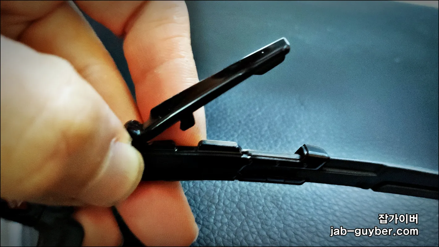 오클리 죠브레이커 템플 조절 후 착용 위치 변화