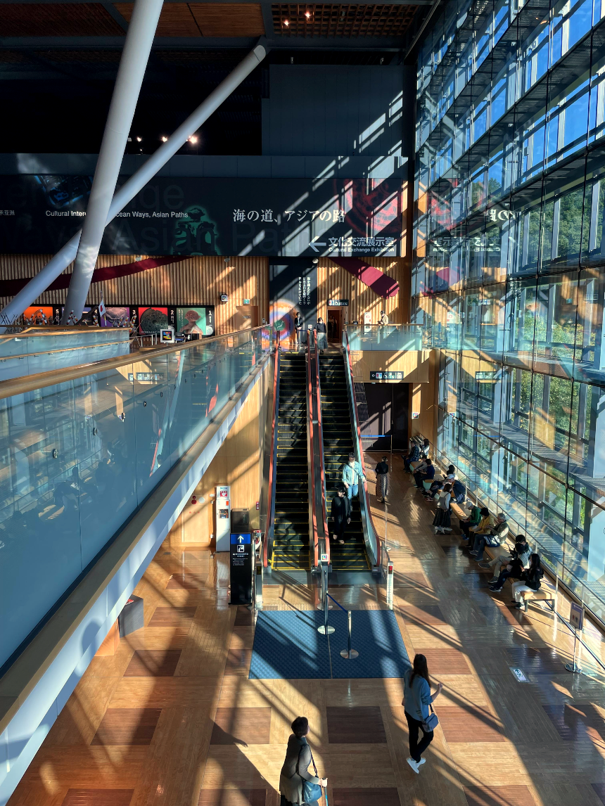 규슈국립박물관 실내유리측면