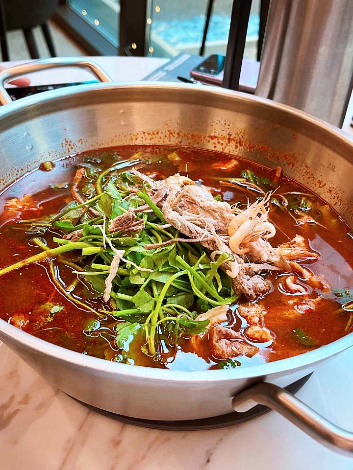 종로 북촌 삼청동 맛집 추천 생방송투데이 탕 하나에 4가지 맛 개성철렵국 개성 잔치 비빔밥 제육전 고수무침 오늘방송 먹킷리스트