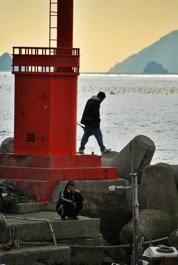 해운대 미포항 등대와 낚시꾼