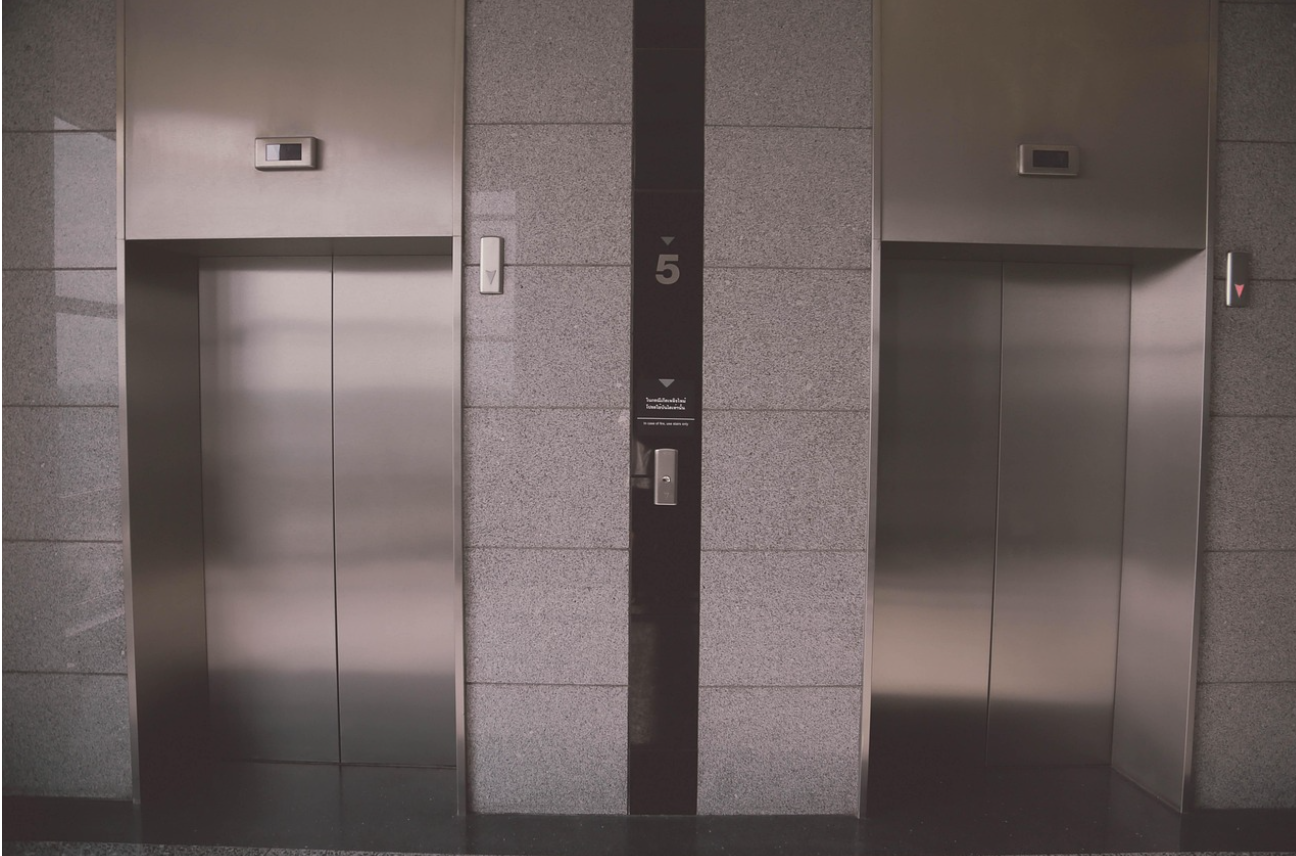 매일 보지만 이름을 모르는 것들-엘리베이터 문틈의 작은 고무 부품은 무엇일까?