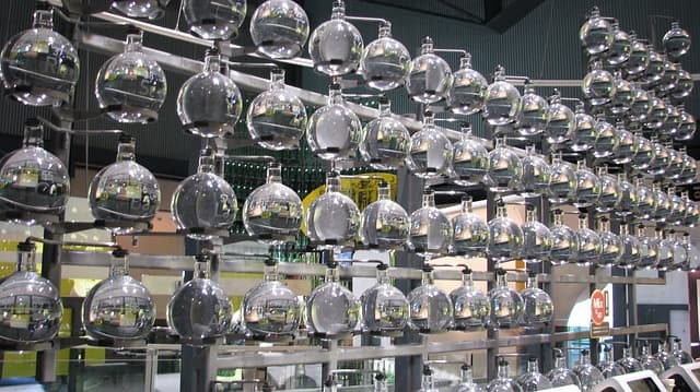 와인잔의 종류와 선택 방법 (와인 맛에 미치는 영향)