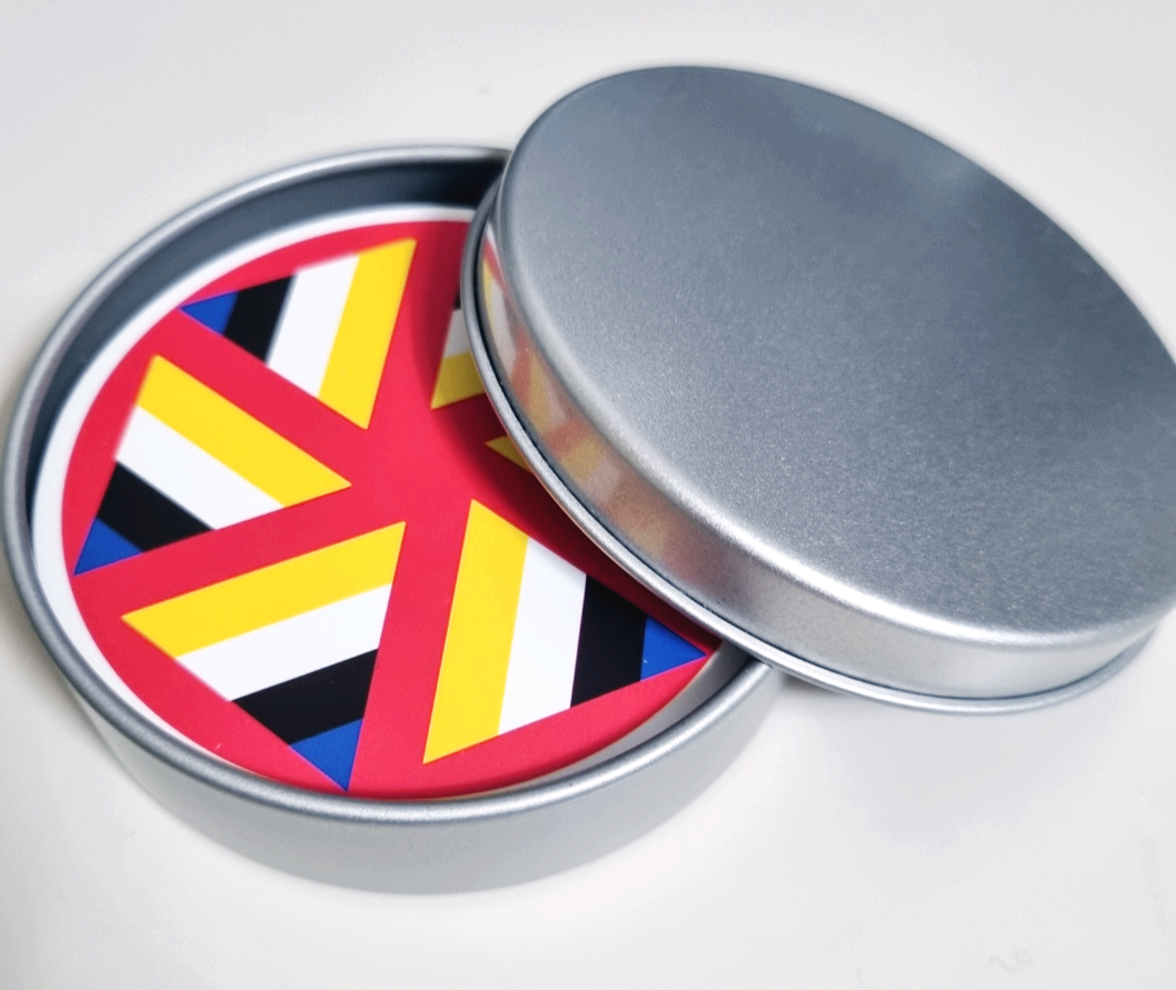 동그란 캔에 들어 있는 오방색 카드 / by Sa-ha